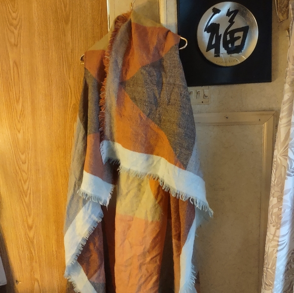 Shawl - Picture 1 of 2